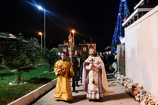Крестный ход и рождественскую службу в полевом храме провели для российских военнослужащих на российской авиабазе Хмеймим