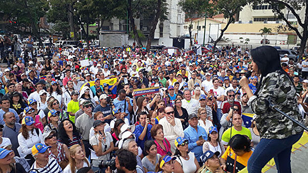 Глава МИД Венесуэлы призвал народ выйти на улицы и защищать родину
