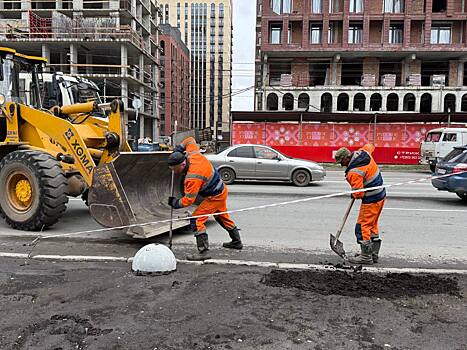 В Новосибирске начали устанавливать бетонные полусферы против парковки на газонах