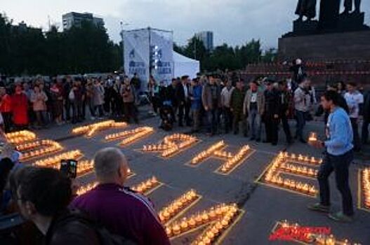 В Перми более 800 человек зажгли свечи в память о войне