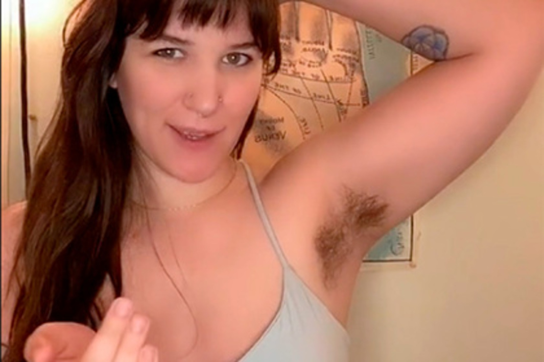 10 лет девочка подмышки. Топ для девушек 12 лет. Маленькие девочки спорт в саду. Девушки спортсменки. Детские подмышки девочки.