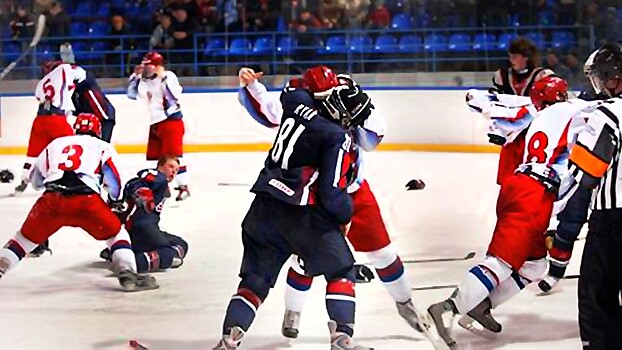 Грандиозная драка Россия — США в 2007-м. Американским хоккеистам дали команду бить русских, но план провалился