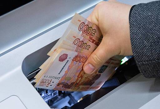 Бывшую помощницу российского губернатора обманули более чем на 400 миллионов рублей