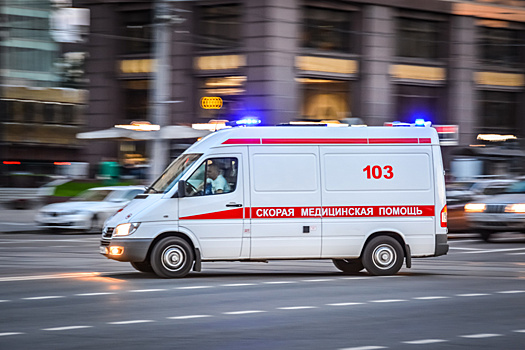 Автомобиль сбил людей на тротуаре в Москве. Пострадали шесть человек, в том числе двое детей