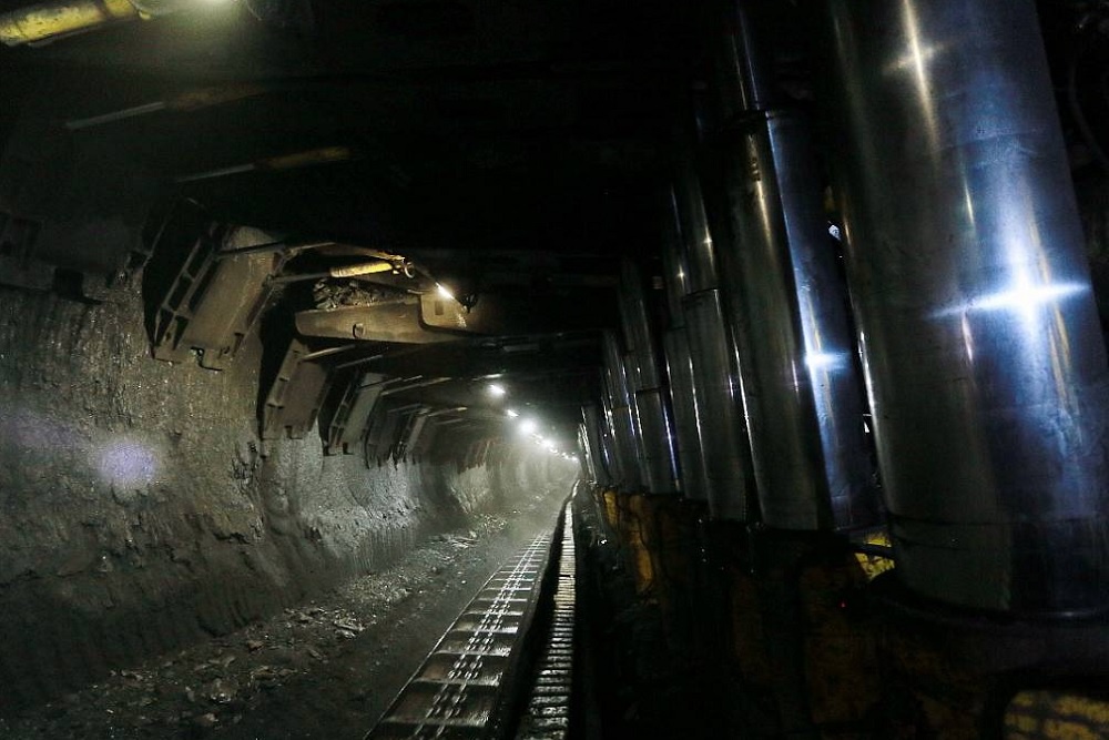 В Кузбассе эвакуируют горняков из трех шахт