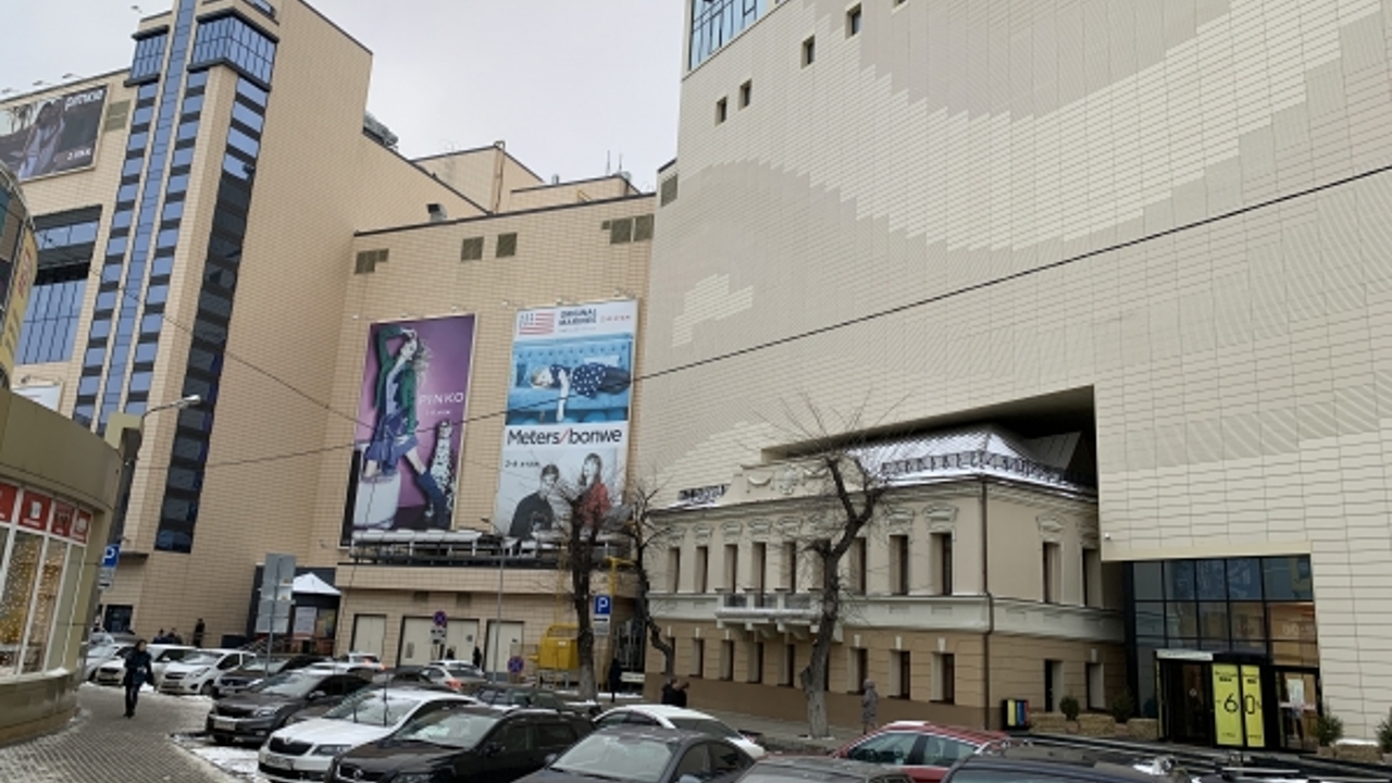 Замок-туалет и встроенный в «Галерею Чижова» дом попали в ТОП-100  ужаснейших зданий России - Рамблер/новости