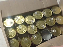 В Люберцах подмосковные полицейские ликвидировали подпольный цех, где расфасовывали и продавали имитированную икру под видом натуральной