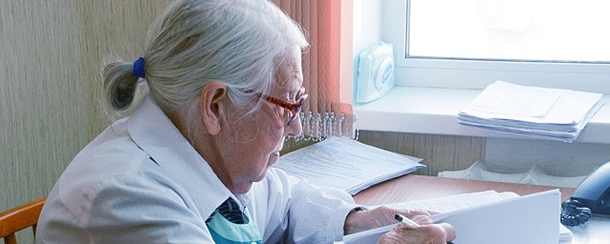 Михаил Мурашко призвал ушедших на пенсию медиков привиться от COVID-19 и вернуться на работу