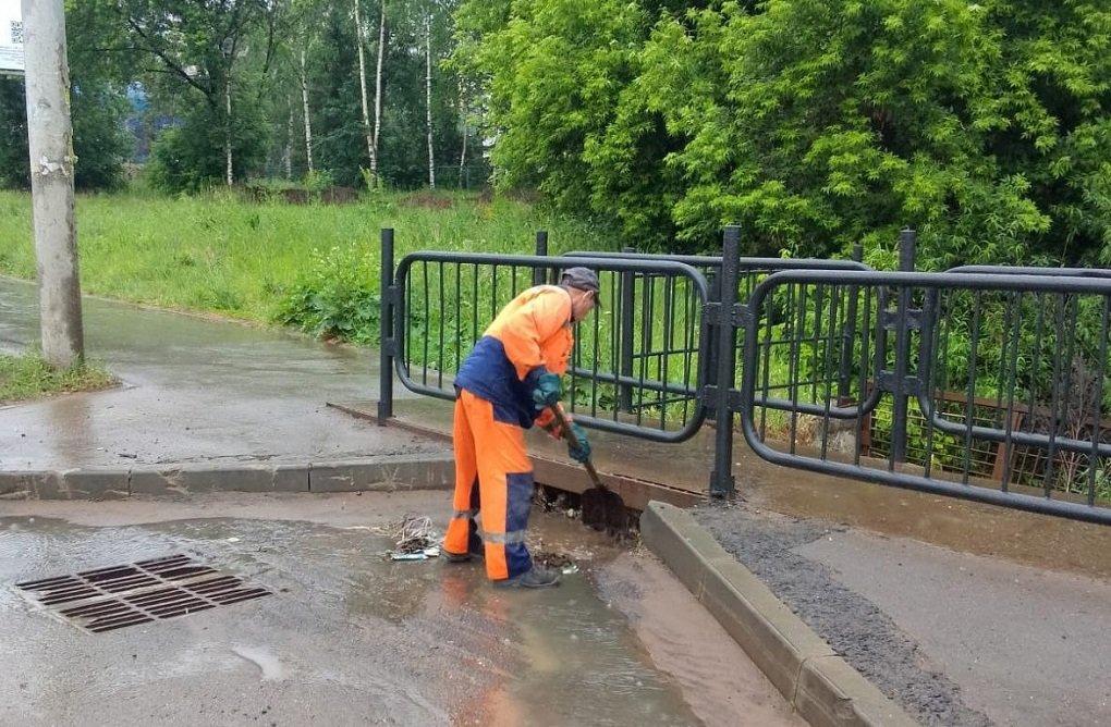 После первого летнего дождя в Ижевске проверяют ливнёвку