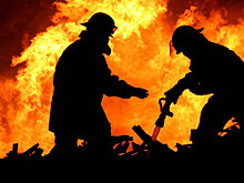 Пожарные спасли 56 человек из горящего дома во Владивостоке