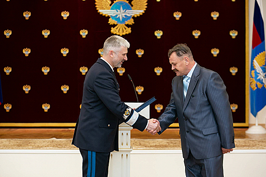 Сотрудники АО «Восточный Порт» получили правительственные и региональные награды за многолетний добросовестный труд