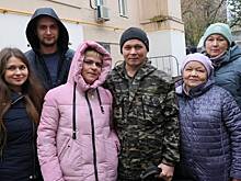 Так велит сердце: в столичные военкоматы продолжают идти добровольцы