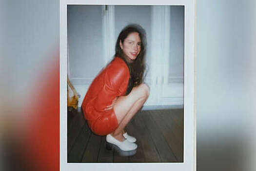 Актриса Диана Пожарская снялась в мини-юбке и жакете