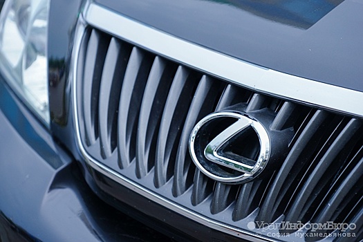 В Зауралье Lexus устроил "замес" на трассе