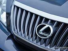 В Зауралье Lexus устроил "замес" на трассе