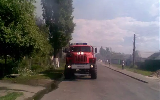 В Курской области огонь уничтожил крышу жилого дома