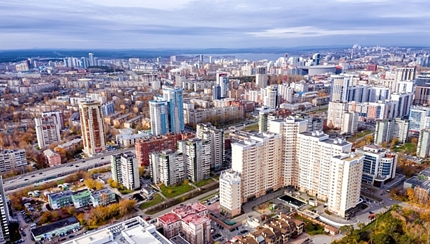 В Екатеринбурге продают черную квартиру. Достоинства - 29 статусных соседей
