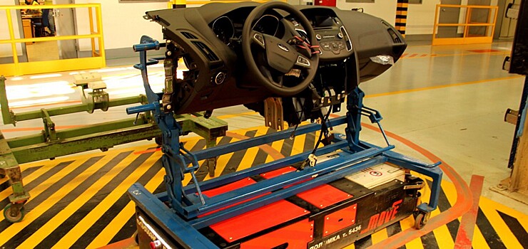 Рабочие завода Ford наградили двух роботов-помощников именами