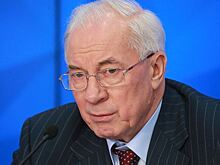 Азаров назвал главную причину эмиграции украинцев