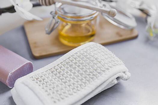 Врач призвал отказаться от мочалки в душе