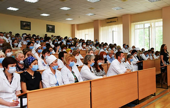 Ректор Сеченского университета встретился с врачами Саратовской области
