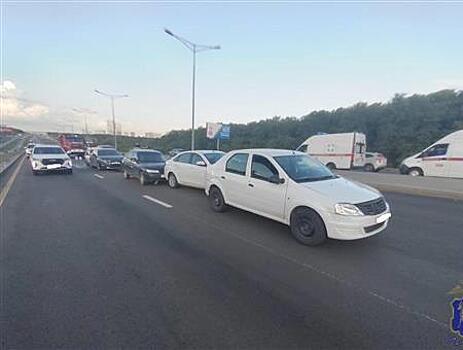 На ул. Технической в Самаре "паровозиком" столкнулись пять машин