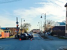 В Соль-Илецке иномарка протаранила ВАЗ, пострадали два человека