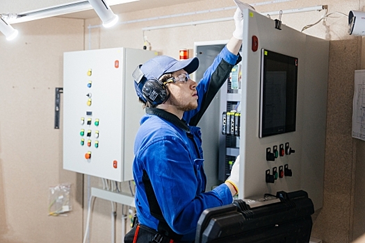 В усиленный режим в новогодние праздники переходят энергетики «тюменской матрешки»