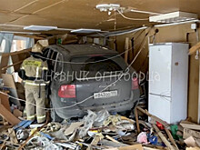 Под Екатеринбургом Porsche въехал в торговый павильон