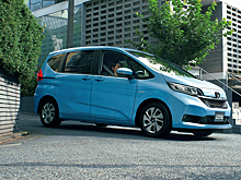 В Россию привезли гибридные компактвэны Honda Freed за миллион рублей