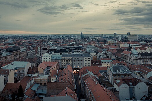 В Загребе с неба упал неизвестный объект, после чего раздался звук взрыва