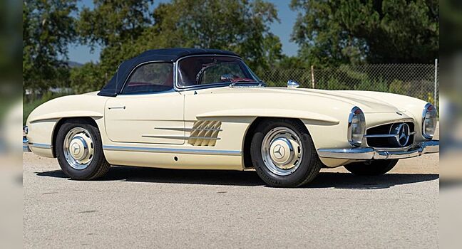 На аукцион выставлен Mercedes 300 SL Roadster 1961 года