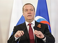 «Не ссорьтесь, ребята»: Медведев предложил примирить Трампа с Маском «за плату»