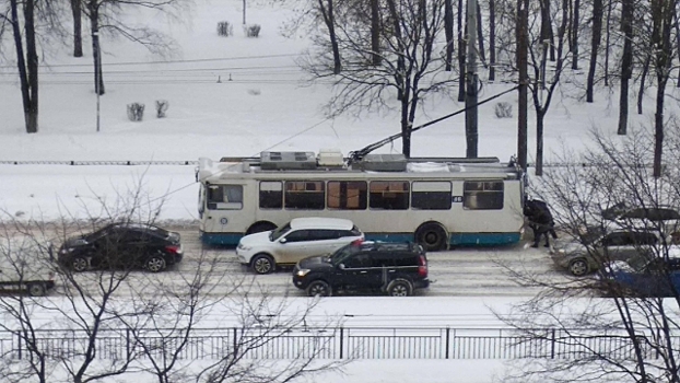 Ярославль встал в пробки из-за гололёда, снега и аварий