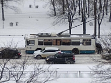 Ярославль встал в пробки из-за гололёда, снега и аварий
