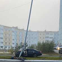 В ЯНАО иномарка погнула опору ЛЭП