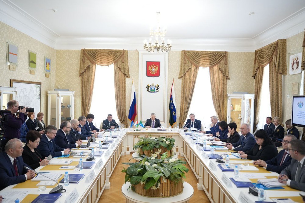 На Совете законодателей Тюменской области, Югры и ЯНАО представили опыт развития Ямала в условиях санкций