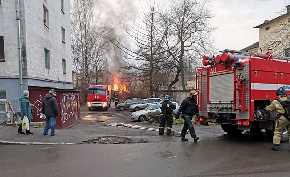 Жилой гараж полыхал в центре Петрозаводска