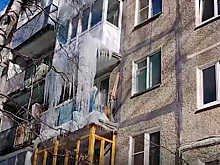 Владельцев балконов в российском городе обязали самостоятельно сбивать сосульки