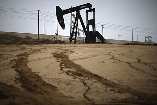 Американская нефть марки WTI дешевеет на 3% на фоне торговых рисков
