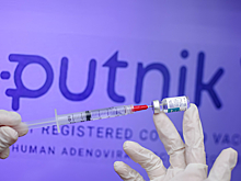 Жители Германии едут в Россию за "Спутником V"