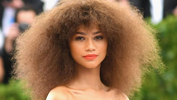 Гламур поколения Z: яркие выходы Зендеи на красную дорожку