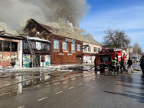 Прокуратура начала проверку по факту пожара на территории мебельного цеха и комплекса магазинов в Кузнецке