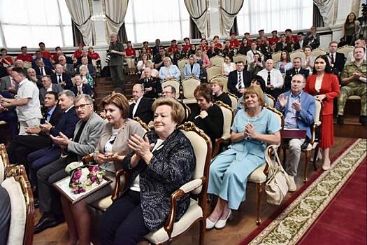 Высшие награды региона вручили новосибирцам ко Дню России