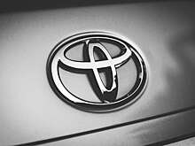 Появились первые фото новых уникальных версий Toyota Land Cruiser Prado и еще двух моделей