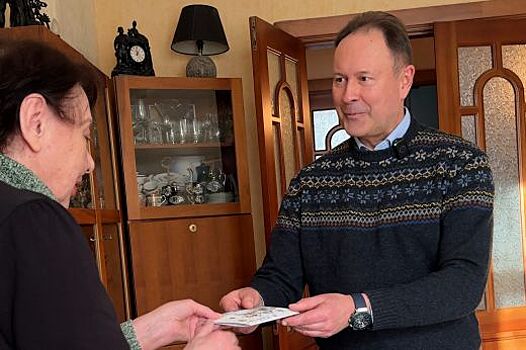 Департамент информационной политики Свердловской области поздравил ветеранов Союза журналистов с Днём российской печати