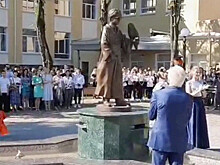 Перед университетом в Тирасполе установили памятник Поттеру