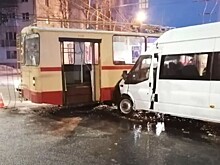 При столкновении маршрутки с троллейбусом в Йошкар-Оле пострадали 14 человек