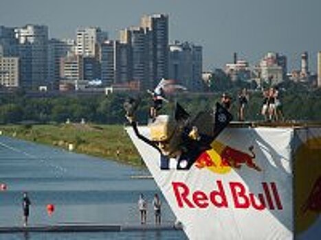 Планы на выходные: Red Bull Flugtag, фестивали, кино и музыка 11-13 августа