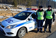 В Забайкальском крае сотрудники ГИБДД помогли на дороге дальнобойщику